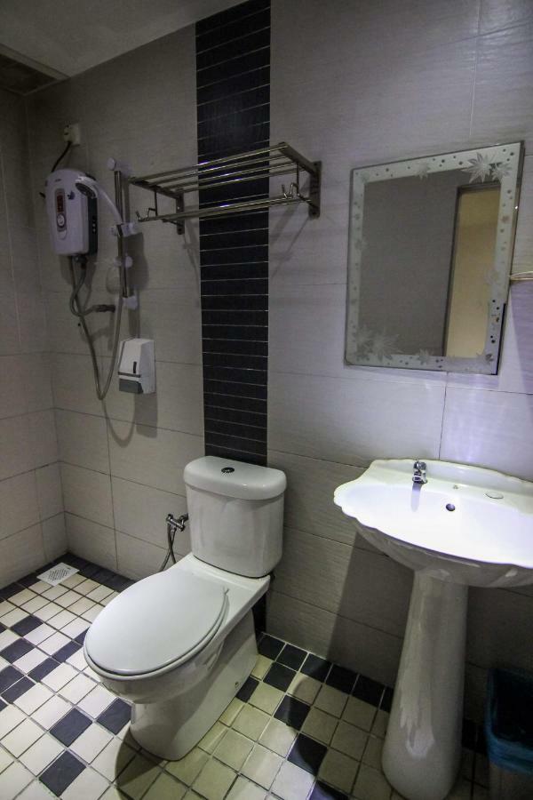 Rose Cottage Hotel Bandar Seri Alam Johor Bahru Dış mekan fotoğraf